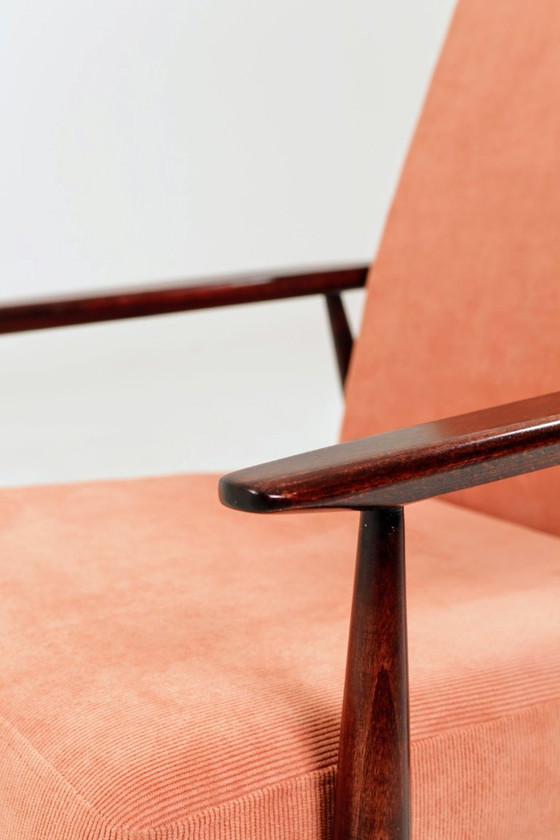 Image 1 of Poltrona in velluto a coste rosso corallo in stile moderno di metà secolo, disegnata da H.Lis.