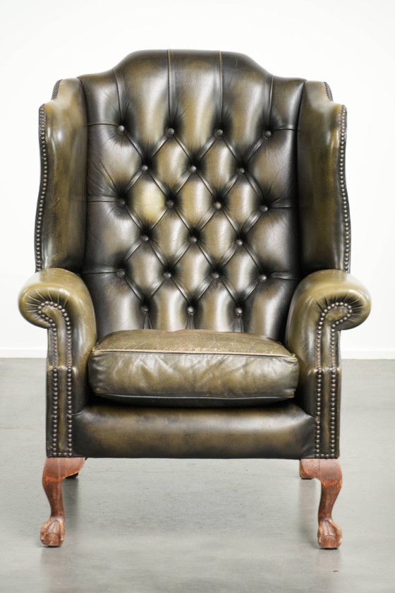 Stoere vintage rundleren chesterfield oorfauteuil in een tijdloze groene kleur – Leather (photo 2 of 13)