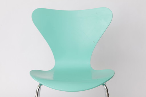 Iconic Series 7 Chair by Arne Jacobsen – Turquoise Lacquer, Original Fritz Hansen
