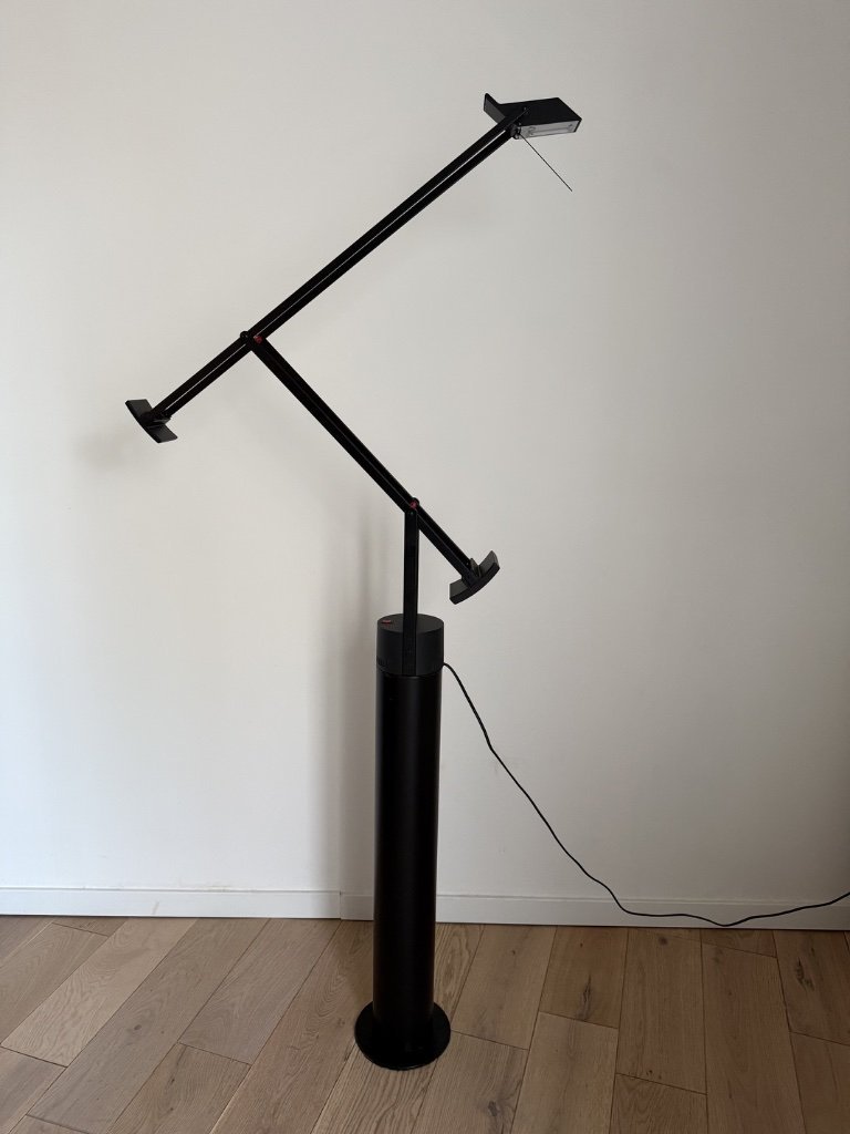 TIZIO lamp Artemide italian design Starck Richard Sapper Memphis