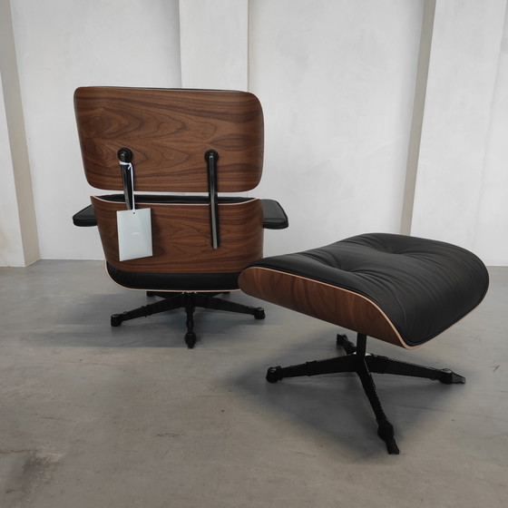 Image 1 of Sillón Vitra Eames con otomana - Nogal negro - Cuero Nero F