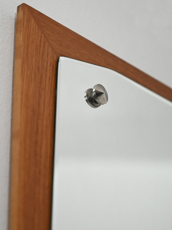 Image 1 of Scandinavisch gevormde teakhouten spiegel uit de jaren 60-70