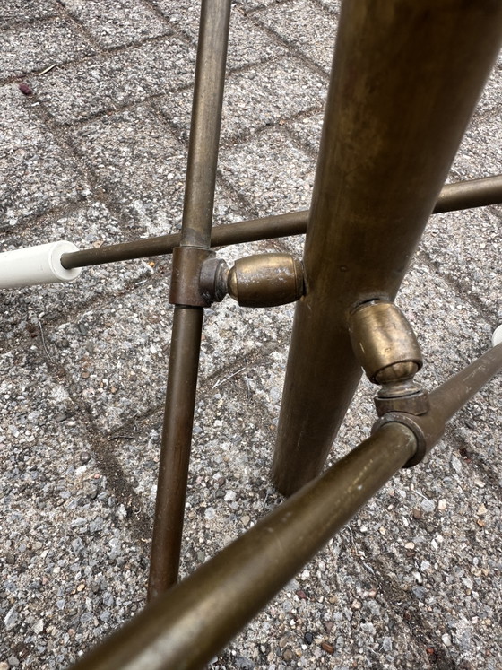 Image 1 of Lámpara colgante articulada italiana de 3 brazos en latón y metal lacado – década de 1960