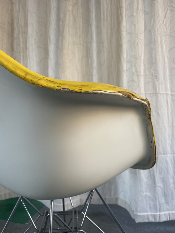 Image 1 of Fauteuil Eames en plastique Vitra (DAR)