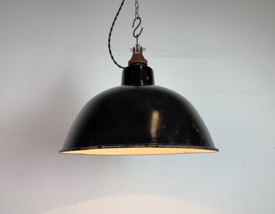 Image 1 of Lampada da fabbrica in smalto nero della Germania dell'Est di LBD Veb Leuchtenbau Dresden, anni '50
