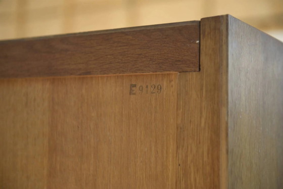 Armadio in rovere biondo con motivo a tratteggio incrociato geometrico degli anni '40. – Vintage (photo 12 of 15)