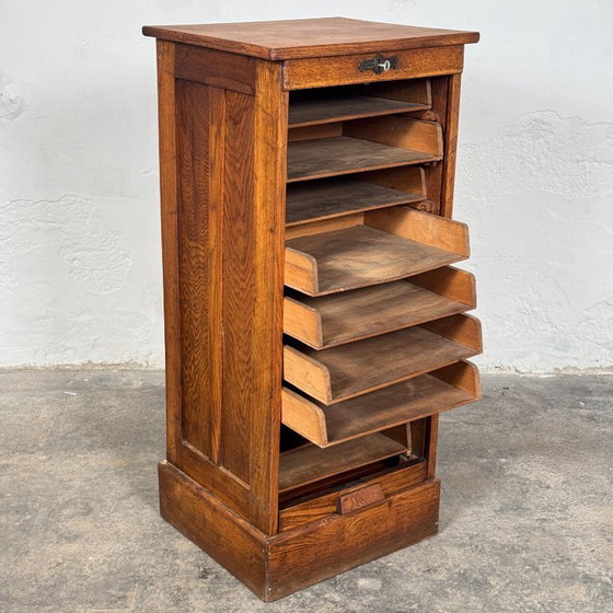 Image 1 of Eikenhouten Tambourvoorkast in de stijl van Károly Lingel, jaren 30