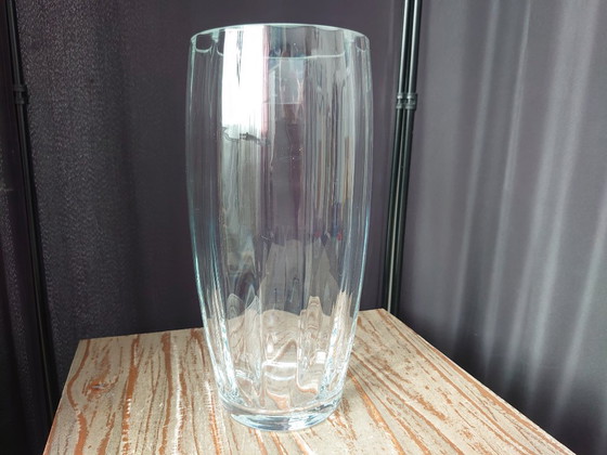 Image 1 of Vase en verre soufflé à la bouche avec facettes