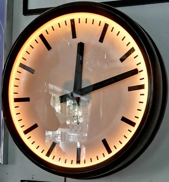 Image 1 of Pragotron electrick clock