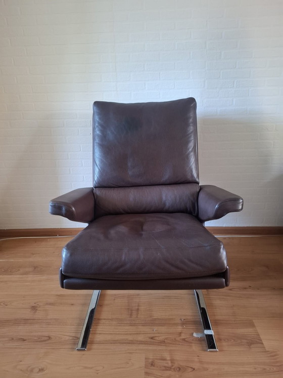 Reinhold Adolf, COR Sinus, (lo Swing) poltrona lounge con pouf (ottoman), Poltrone, Pelle, Cromo, Marrone (foto 3 di 5)