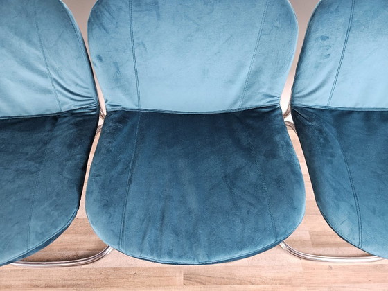 Image 1 of Quattro sedie tubolari degli anni '70 rivestite in velluto blu