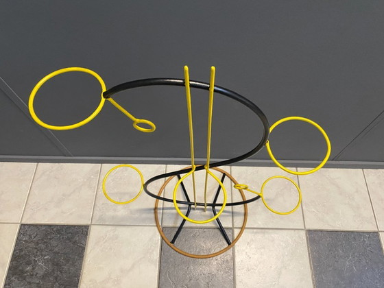 Image 1 of Présentoir à fleurs en métal à plusieurs niveaux en forme de dollar, années 1970