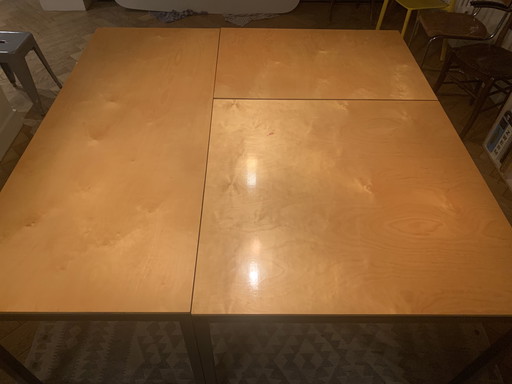 Mesa compuesta de partes separadas