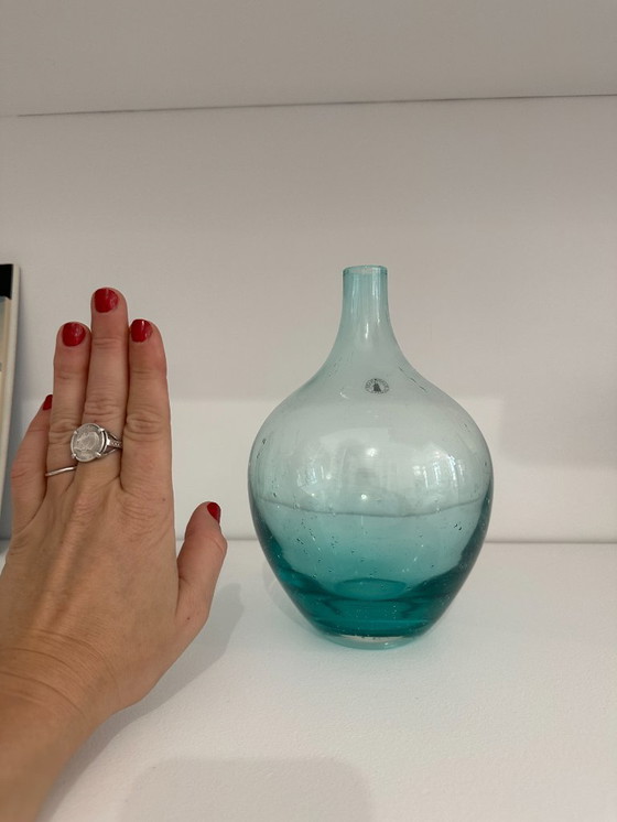 Image 1 of Vase en verre soufflé bleu – Artisanat et légèreté