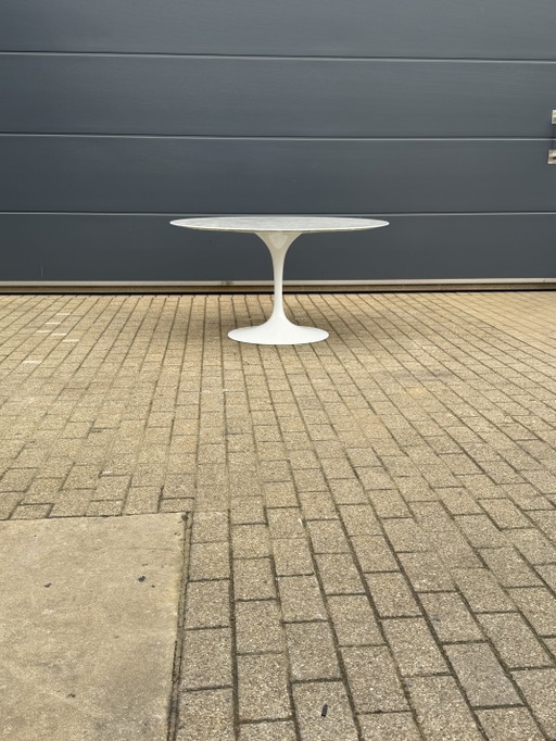 Original round Knoll Tulip dining table (137cm) Carrara marble NEW CONDITION!