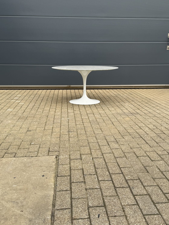 Image 1 of Original round Knoll Tulip dining table (137cm) Carrara marble NEW CONDITION!