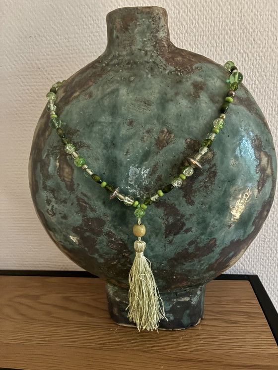 Image 1 of Nieuwe groene ketting met vintage kralen en kwastje als hanger
