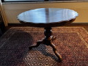 table ronde en bois d'acajou