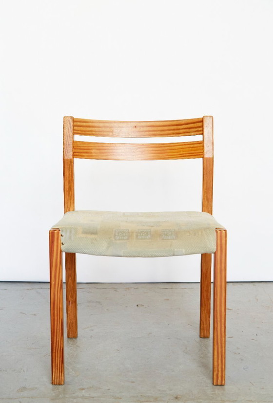 Image 1 of Grenenhouten eetkamerstoelen nr. 404 van Niels O. Møller Moller voor J.L.Møller, set van 6
