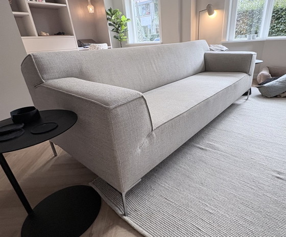 Design su divano di serie: Bloq - 3 posti + pouf – Design on Stock, Sofà, Textile (photo 3 of 10)