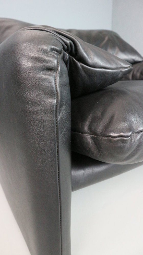 Image 1 of Vico Magistretti Maralunga - Sedia da salotto in pelle nera per Cassina, anni '80