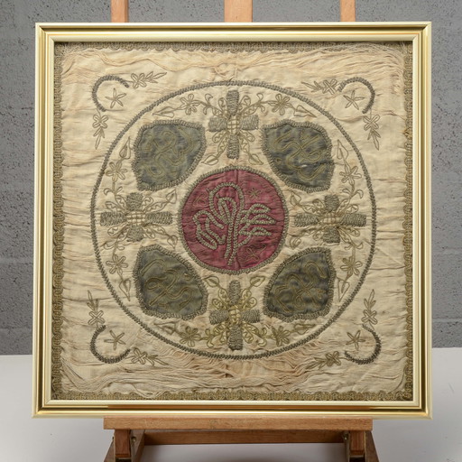 Antico tessuto per cuscino cerimoniale con fili d'oro, XIX secolo