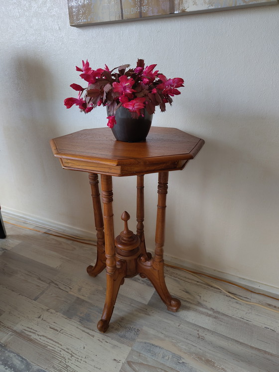 Image 1 of Mesa auxiliar octogonal de madera maciza