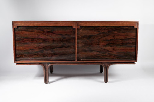Aparador de palisandro diseñado por Gianfranco Frattini para Bernini, Italia, década de 1960.