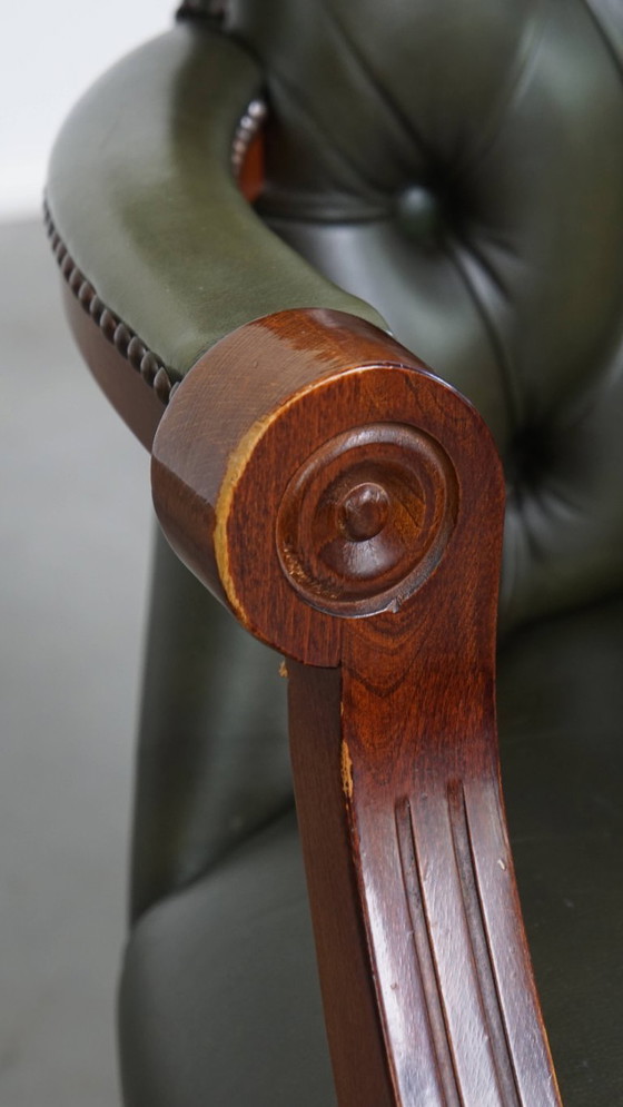 Image 1 of Sedia da ufficio chesterfield in pelle di vacchetta verde in stile inglese su rotelle