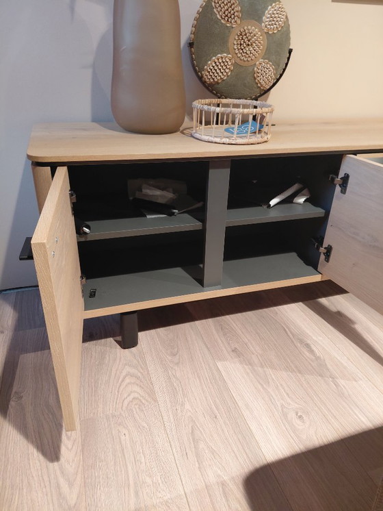 Image 1 of Mesa baja Livada de Henders & Hazel