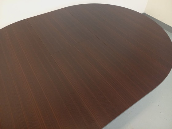 Image 1 of Table ronde de repas vintage en bois d’ébène et métal chromé style Space Age / Diner des années 70 avec rallonge intégrée