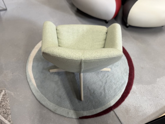 Image 1 of Leolux Pode Armchair Fabric Design Swivel Chair