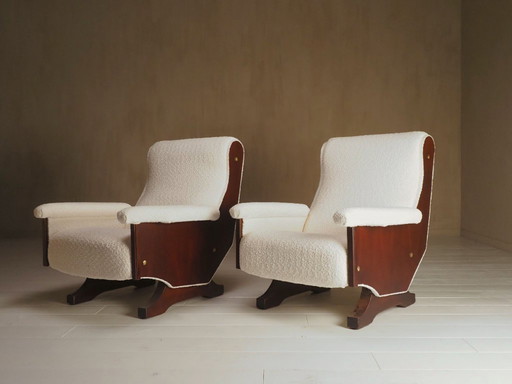 Paire de fauteuils modernes italiens des années 1960 en noyer et boucle