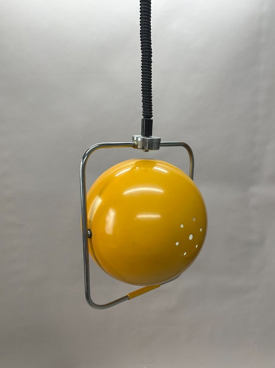 Image 1 of GEPO Space Age eyeball hanglamp – geel, jaren ’60