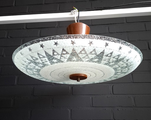Vintage schaal plafondlamp jaren 50 glas/teakhout