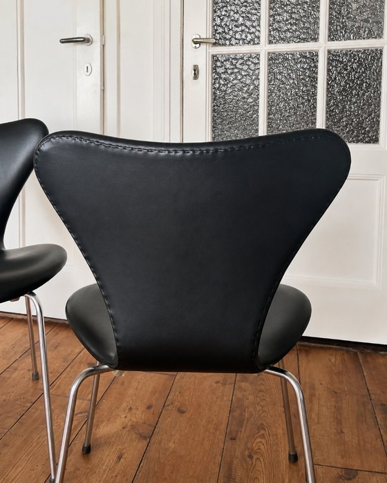 2 sedie Butterfly vintage di Fritz Hansen, design danese del 1966. – Sedie da pranzo, Leather, Iron (photo 6 of 8)