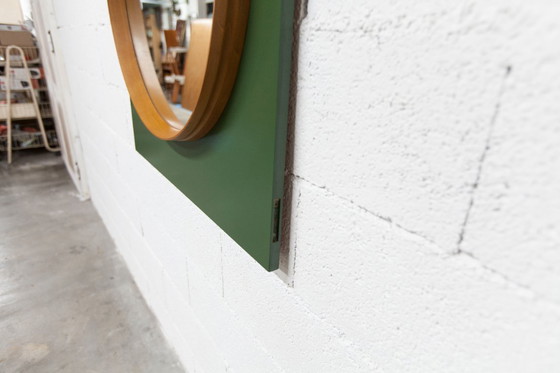 Image 1 of Espejo de pared redondo inusual, 60 cm, borde de teca sobre un tablero rectangular verde, años 60
