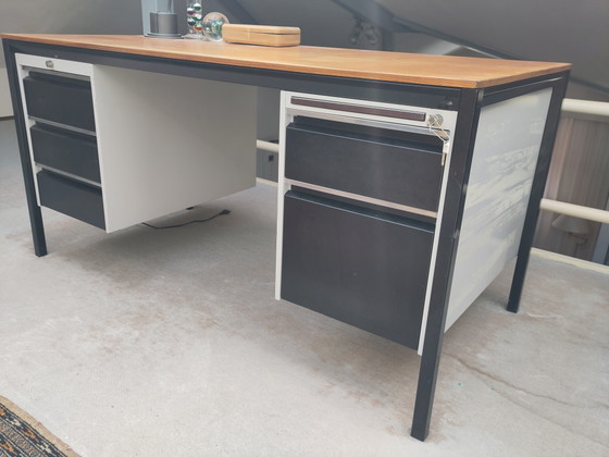 Retro Metalen Bureau – Wood (photo 3 of 5)
