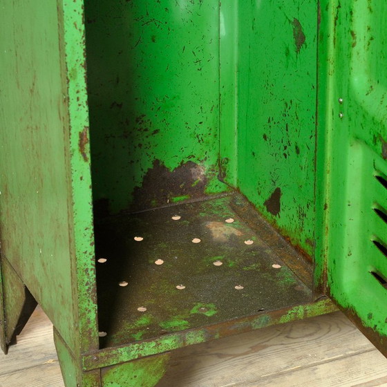 Armadietto industriale verde, anni '50 – Armadi contenitori, Iron, Metal (photo 6 of 13)
