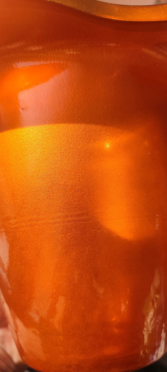 Image 1 of Vaso vintage in vetro arancione iridescente, design anni '70