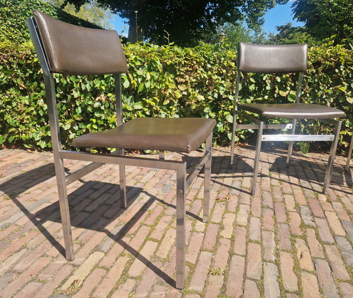 4 eleganti sedie vintage con struttura tubolare cromata in condizioni originali