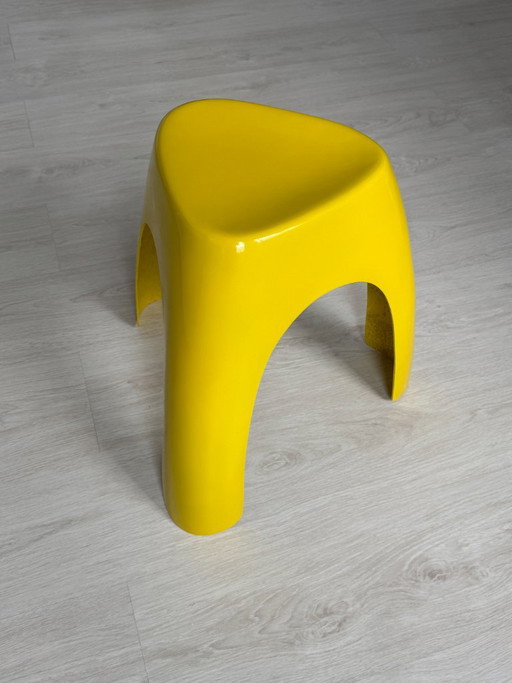 Sori Yanagi Elephant Taburete Amarillo (Raro), Puig España, Fibra de Vidrio Original de los 60