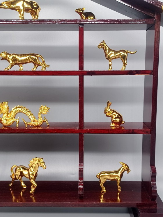 Image 1 of Vitrina con el signo del zodiaco chino estampado (chapado en oro de 24 quilates)