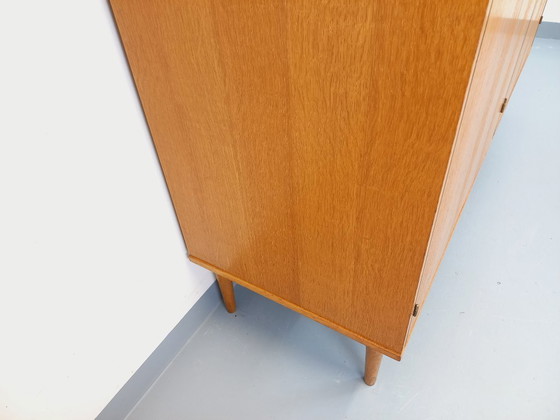 Image 1 of Armoire vintage en bois de chêne des années 60