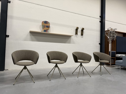 4 Label Vandenberg Lola dining chairs green