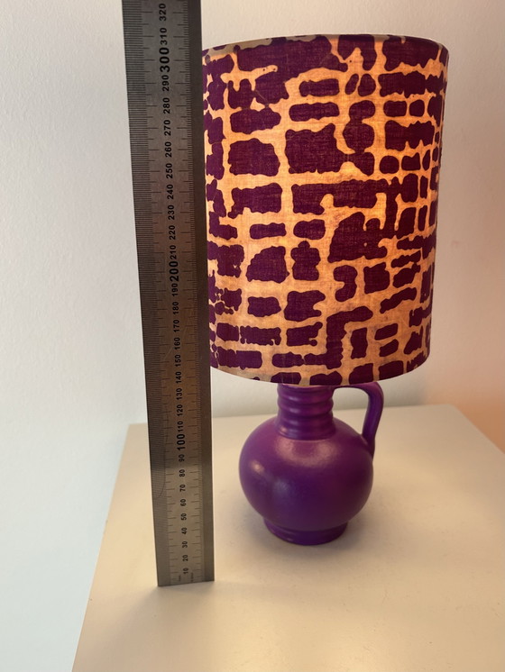 Image 1 of Expressieve tafellamp in de trendy kleur Plum Noir, gemaakt van een vintage WGP design vaas.