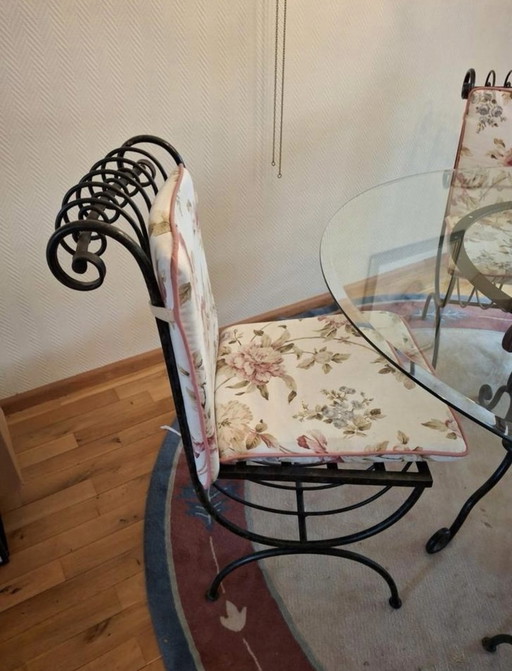 Table with glass top and 4 chairs (incl. cushion)