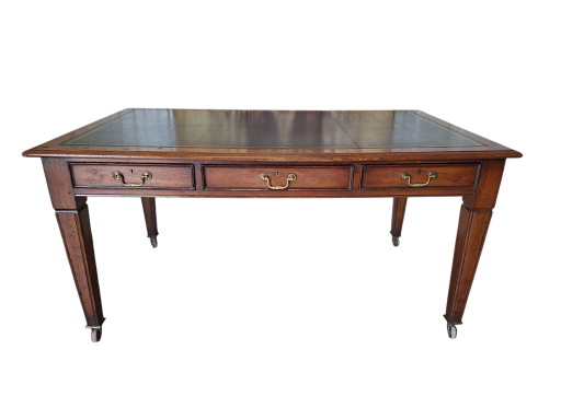 Bureau anglais classique avec incrustations de cuir, bel aspect vieilli, dimensions 153x90cm et 76cm de (photo 2 of 5)
