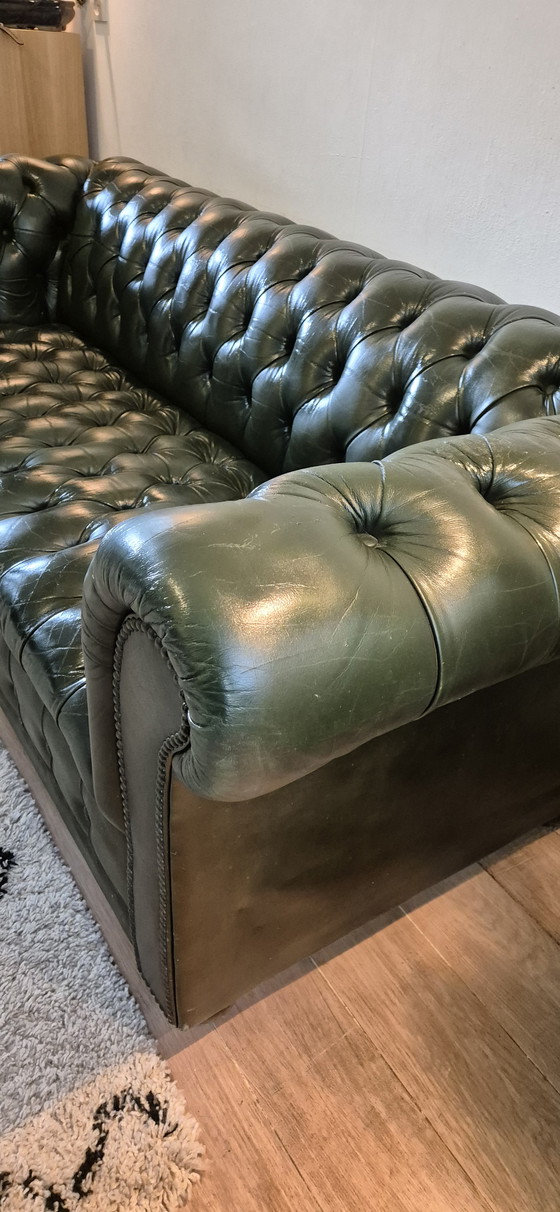 Image 1 of Sofá Chesterfield de 3 plazas original de época