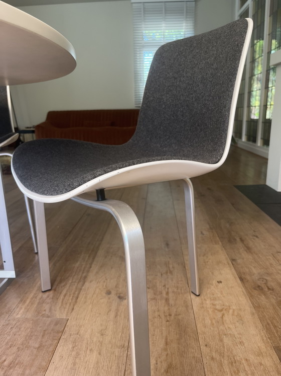 Fritz Hansen PK58 Table de salle à manger Ø130 + 4 chaises PK8 | Poul Kjærholm – Salles à manger complètes (photo 5 of 8)
